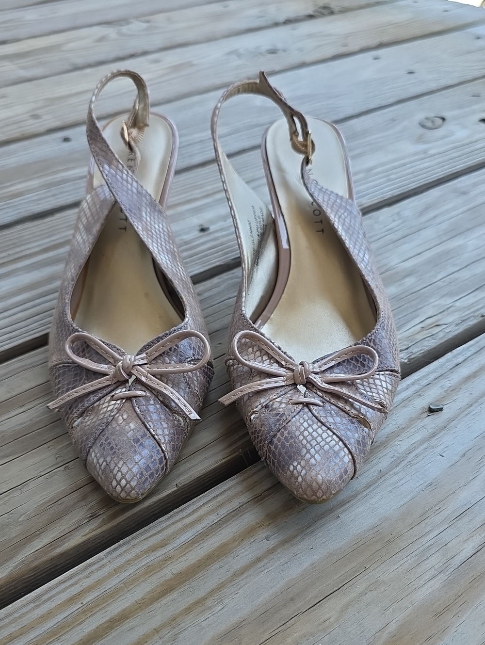 Karen Scott Pink Snakeskin Slingback Bow Pumps